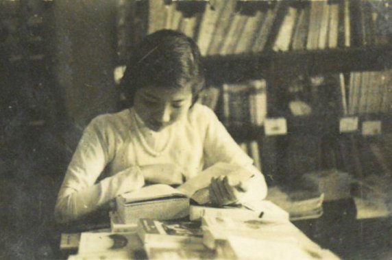 HuyÁn Chi nm 18 tuÕi (1952)