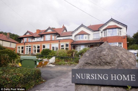 38e8b8c400000578-0-image-a-18_1475170179112