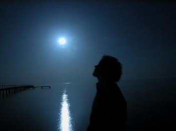 Neu-mot-dem-dong-co-nguoi-lu-khach