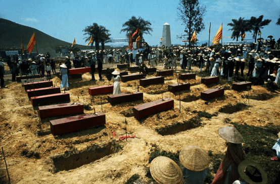 Image result for Bút ký “The Vietcong Massacre at Hue” của nữ bác sĩ Elje Vannema