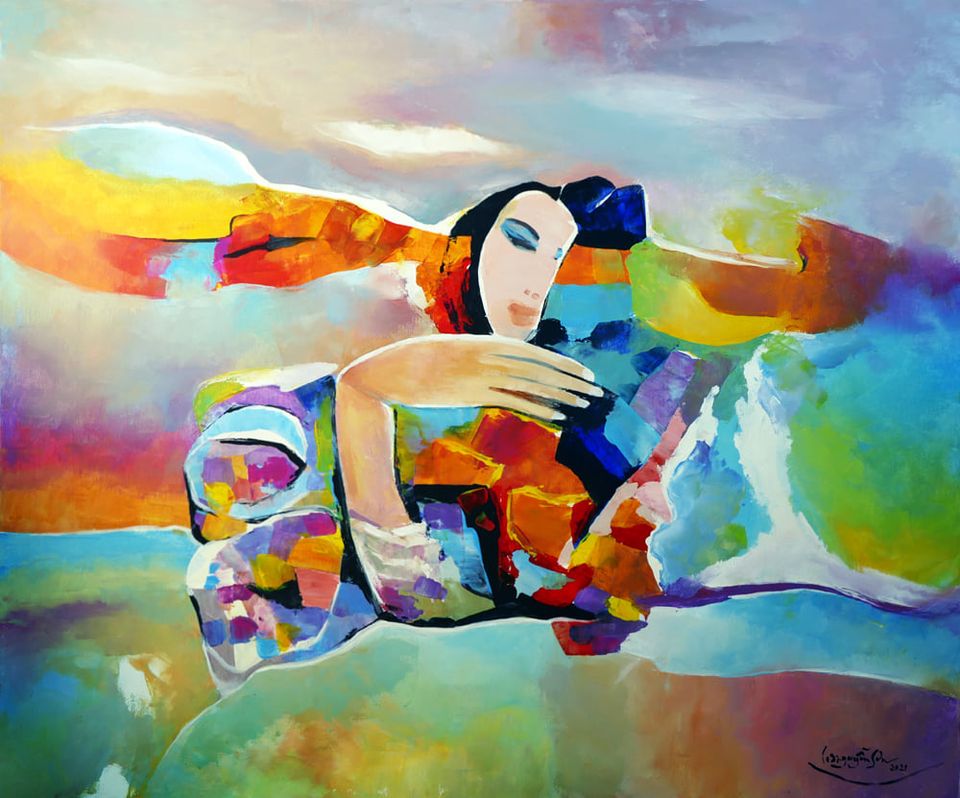 Cô gái ngồi chống tay vô cằm giữa những mảng đủ màu